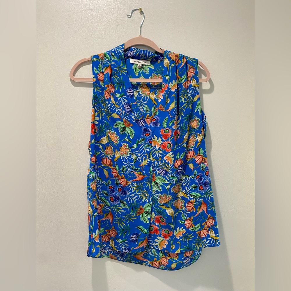 Gorgeous blue floral top